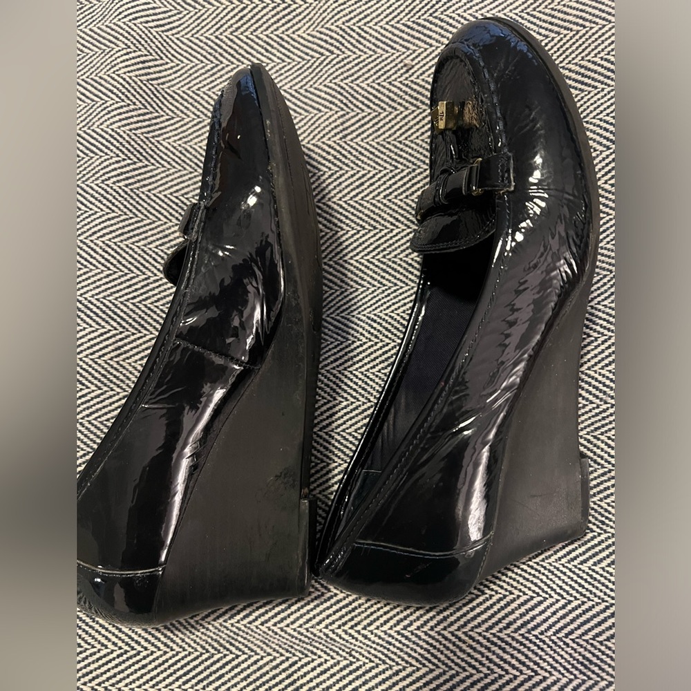 Lauren by Ralph Lauren Navy Patient Leather wedge heel loafer. Size 8.5 - Picture 4 of 5